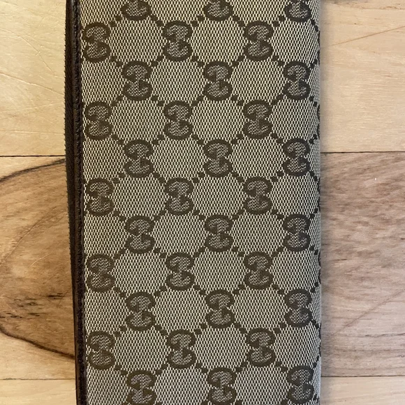 Gucci Brown Monogram Wallet - Picture 9 of 10